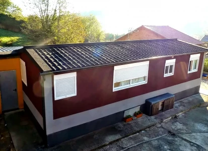 Aplicación de corcho proyectado ELASTICOVER TECH. Bungalows en Bizcaia.