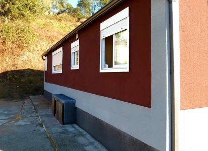 Aplicación de corcho proyectado ELASTICOVER TECH. Bungalows en Bizcaia.